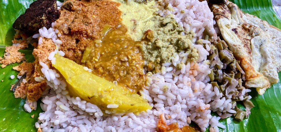 Vazhayila Pothichoru and Fish Fry from Sree Vinayaka