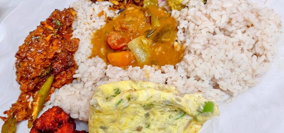 Veg Meals with Chicken 65, Omelette and Prawns Roast