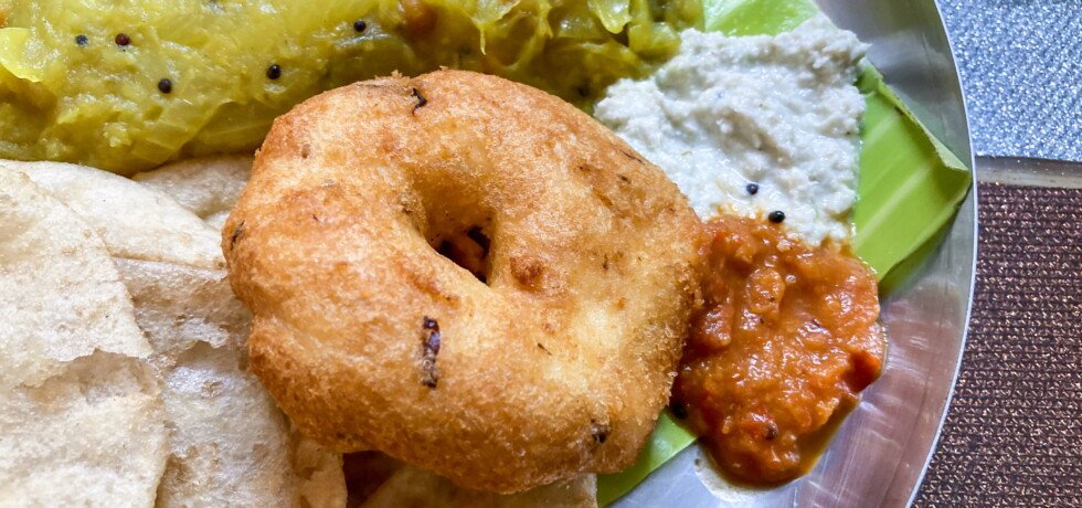 Poori Set with Vada from Aariyas, Kaniyapuram